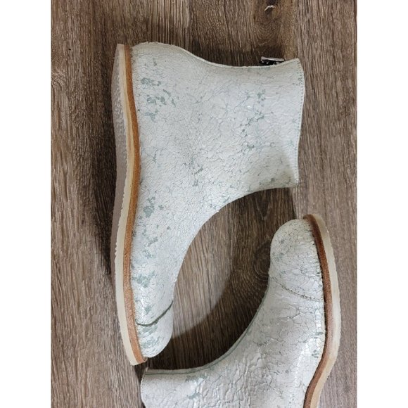 CLIFF DWELLER by CYDWOQ White Crackled Leather Boots Women's 37.5 / 7.5 - Picture 3 of 14